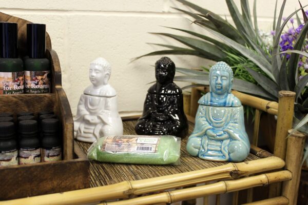 Kominek do olejków Siedzący Buddha – Biały - obrazek 4