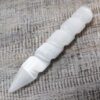 Spiralna Różdżka z Selenitu – 16 cm (Jeden Ostry Koniec)