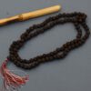 Mala Rudraksha 108 koralików – Ciemna - obrazek 6
