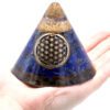 Stożek Orgonitowy – Lapis, Kwiat Życia i Zawieszony Kwarc – 90 mm - obrazek 2