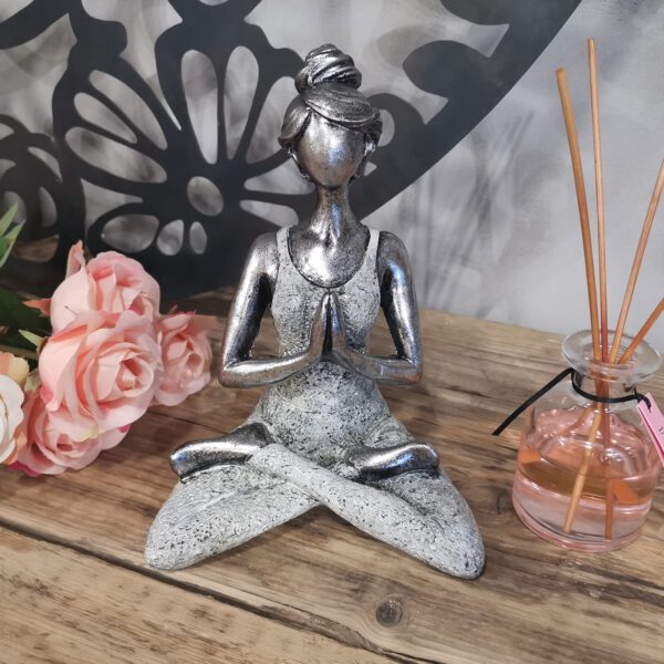 Figurka joginki – srebro i biel 24 cm - obrazek 3