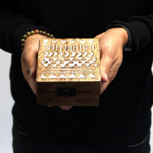 White Washed Wooden Box - 6x4 Slavic Design - obrazek 2