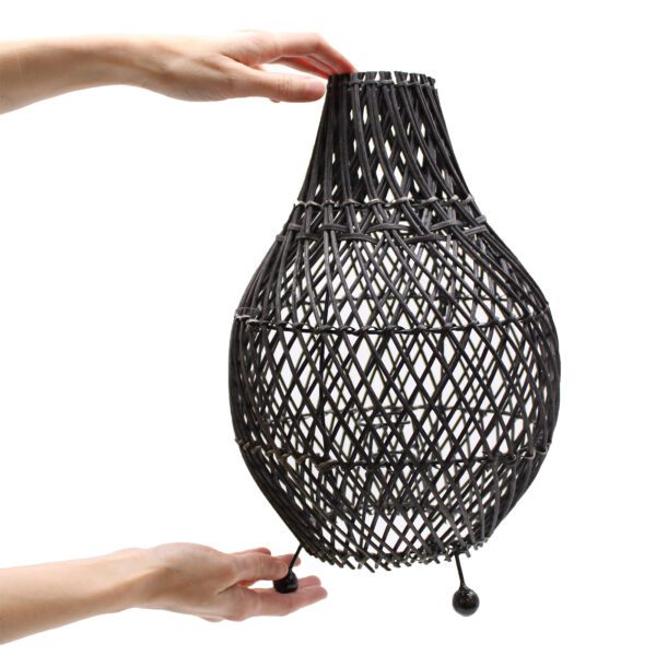 Lampa stołowa z rattanu – Czarna - obrazek 3