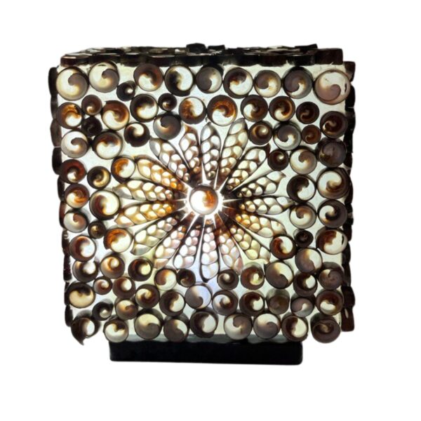 Boho Lampa z Muszelek Morskich – Czekoladowy Skręcony Kwadrat – 15 cm - obrazek 3