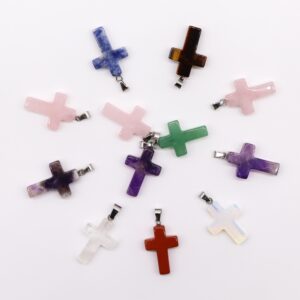 Wisiorki z kamieniami w kształcie krzyża (12 szt.) – 25x18 mm