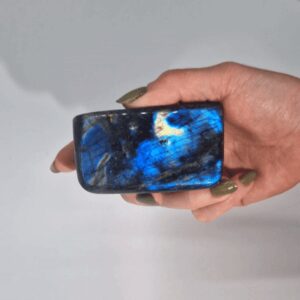 Labradoryt z Madagaskaru – Kamienie Średnie