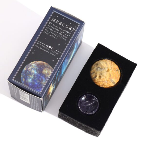 Planeta z Jaspisu Crazy Lace na Podstawce z Soli Złocistej – 40 mm - obrazek 4