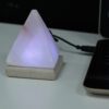 Piramidalna biała solna lampa USB wysokiej jakości – 9 cm (multi) - obrazek 2
