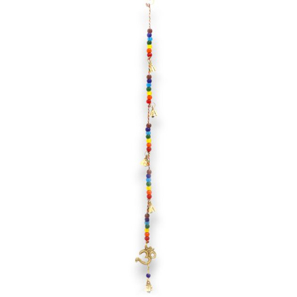 Indyjskie Dzwonki Wietrzne – Mosiężne OM z Koralikami Czakry – Sznur Dzwonków – 53 cm