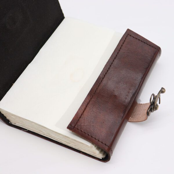 Czarny Notes z Motywem Oka Proroka - 160 Stron z Deklowanym Brzegiem - 17x12,5 cm - obrazek 3