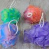 Kolorowe gumki do włosów 4 szt. (tuba ekspozycyjna) – 40 g