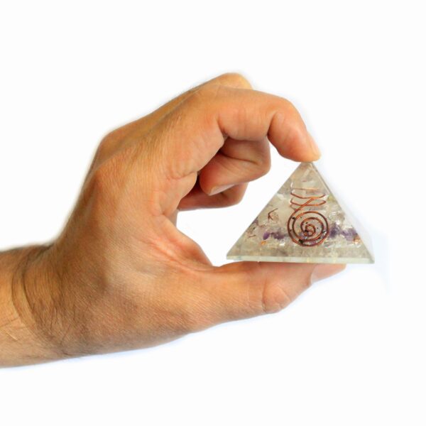 Średnia Piramida Orgonitowa 55 mm – Kamienie i Miedź