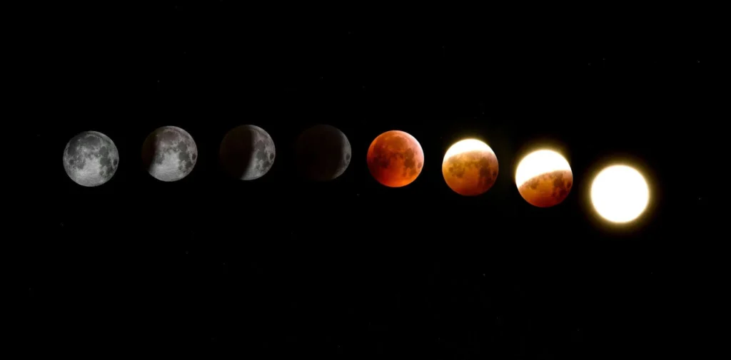 Fazy całkowitego zaćmienia Księżyca na nocnym niebie