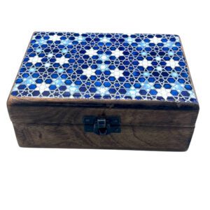 Średnie Drewniane Pudełko z Ceramicznym Szkliwem 15x10x6 cm – Niebieskie Gwiazdy