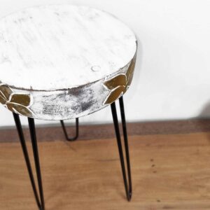 Stojak na rośliny z drewna albasia – bielony