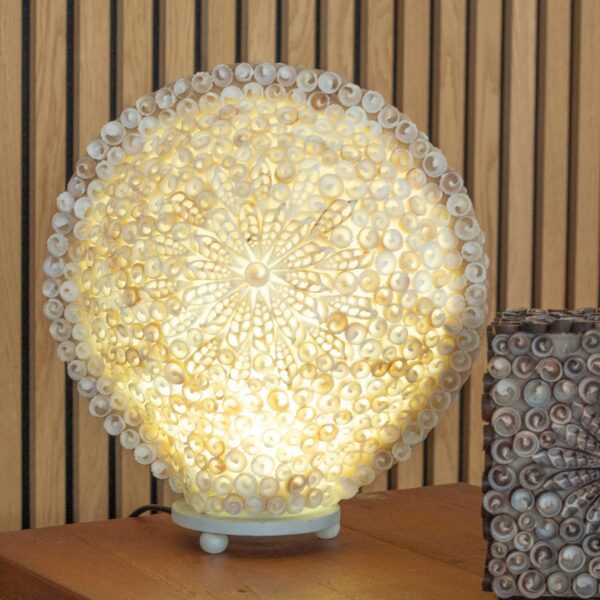 Lampa Boho z Muszli Morskiej – Cut Art Shell Duża Okrągła – 30 cm