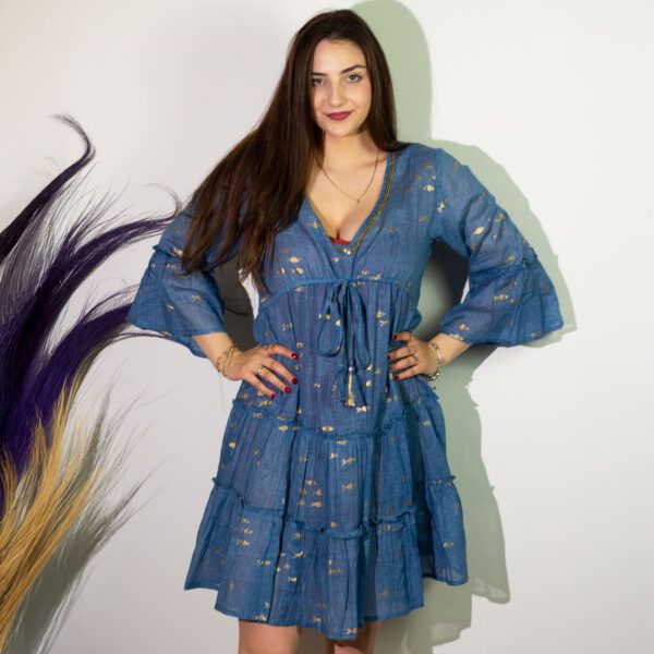 Sukienka Nomad Sari z Kolekcji Med (ML) – Morski Niebieski i Złoty – Wzór Ryb